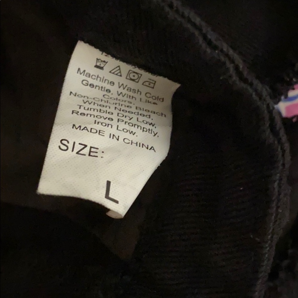 Shorts - Picture 2 of 3